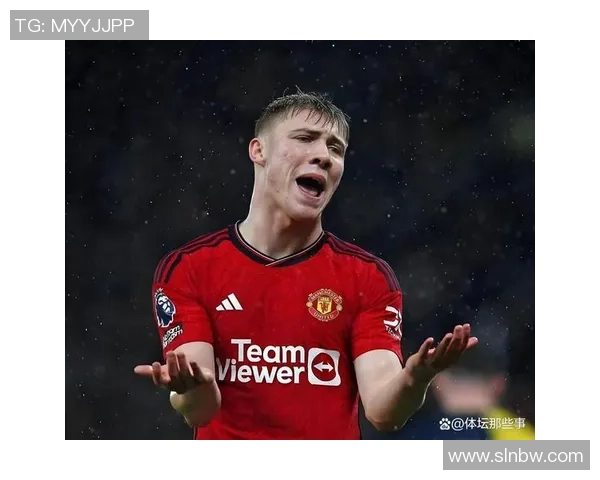 莱万回归拜仁引发球迷愤怒直言其背叛旧主令人失望